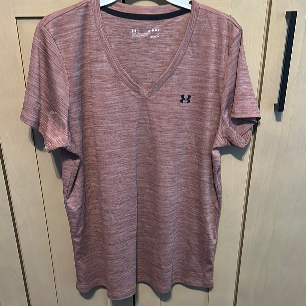 Under Armour V-Neck T-Shirt in Mauve